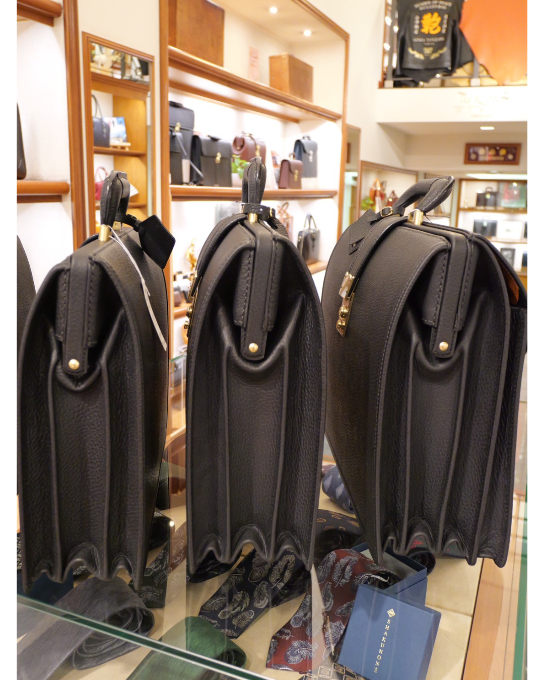 BLACK BULL ダレスバッグ 背面フラップ付 Lサイズ